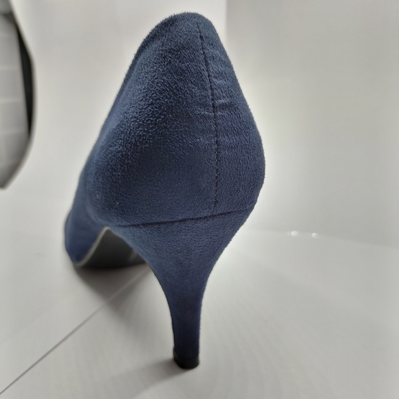 CL By Laundry Blue Heels New - Picture 3 of 6